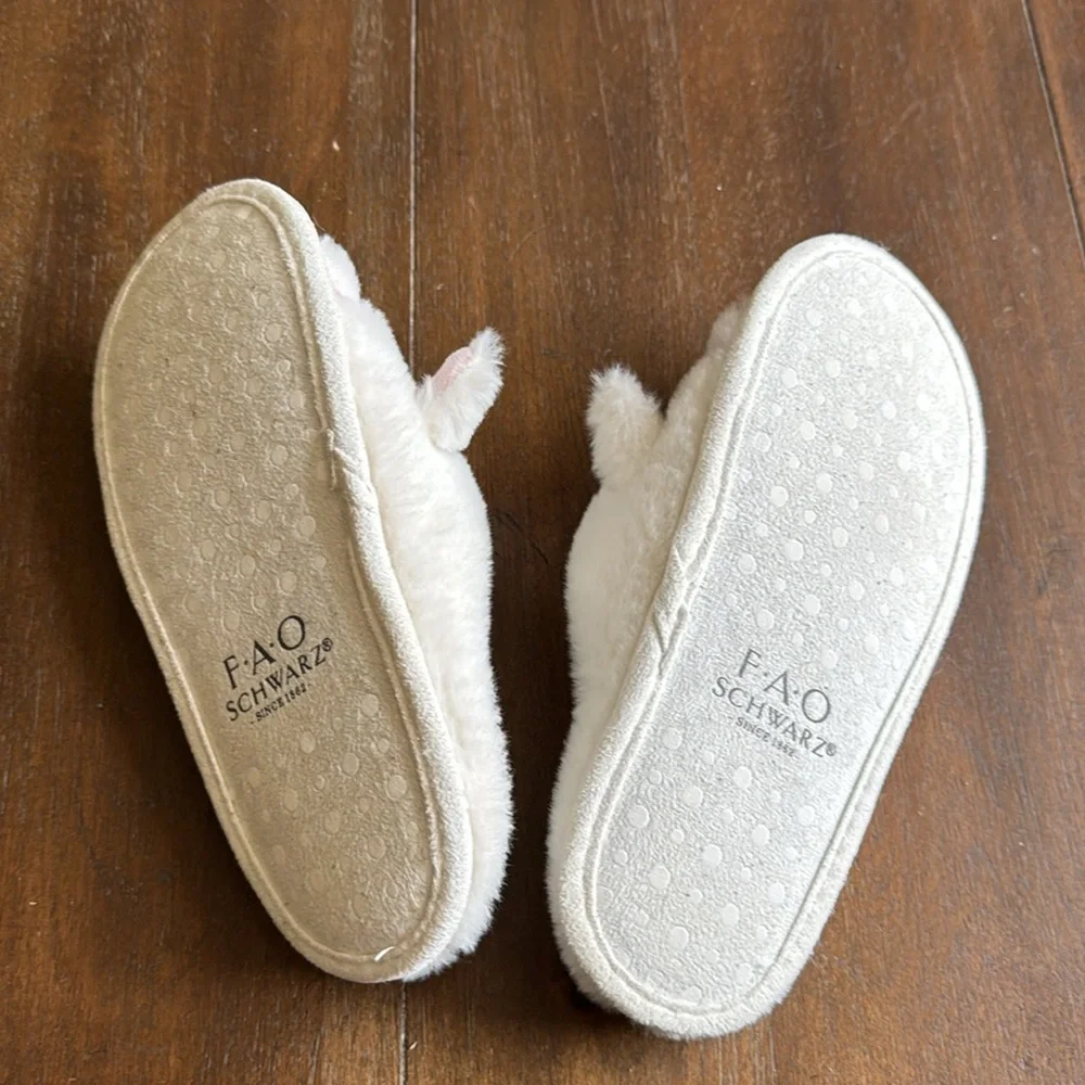 Size 12/13 FAO Schwarz kids unicorn faux fur slippers